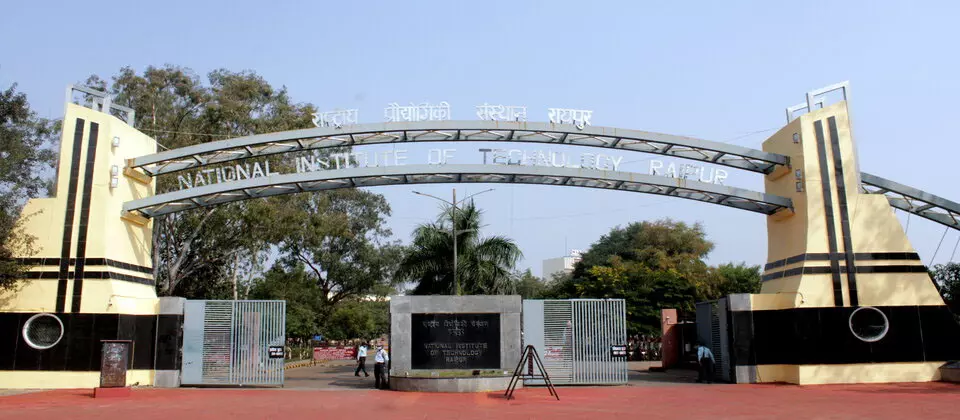 रायपुर NIT के इन कर्मचारियों को नियमितीकरण का तोहफा रायपुर NIT के इन कर्मचारियों को नियमितीकरण का तोहफा