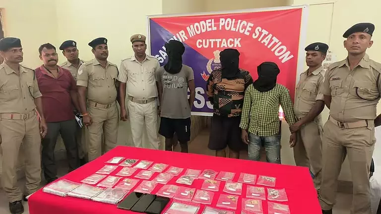 Odisha में तीन अंतर-जिला चोर गिरफ्तार, 25 लाख रुपये का कीमती सामान जब्त Odisha में तीन अंतर-जिला चोर गिरफ्तार, 25 लाख रुपये का कीमती सामान जब्त