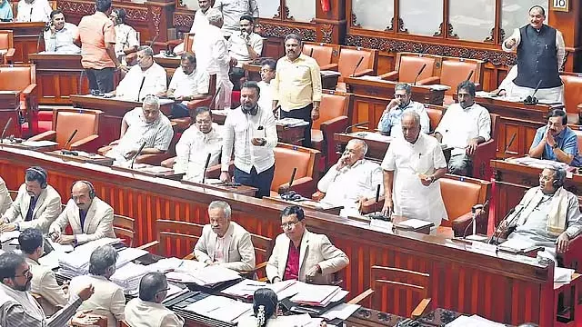 प्रदेश में हर किसी के सिर पर कर्ज का बोझ डाल दिया गया है: भाजपा ने सरकार पर साधा निशाना प्रदेश में हर किसी के सिर पर कर्ज का बोझ डाल दिया गया है: भाजपा ने सरकार पर साधा निशाना
