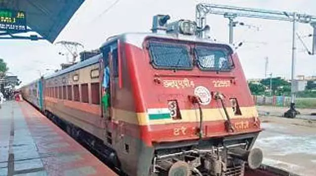 पर्यावरणीय स्थिरता की ओर बढ़ते हुए: भारतीय रेलवे ने पिछले 10 वर्षों में 600 करोड़ लीटर डीजल बचाया पर्यावरणीय स्थिरता की ओर बढ़ते हुए: भारतीय रेलवे ने पिछले 10 वर्षों में 600 करोड़ लीटर डीजल बचाया