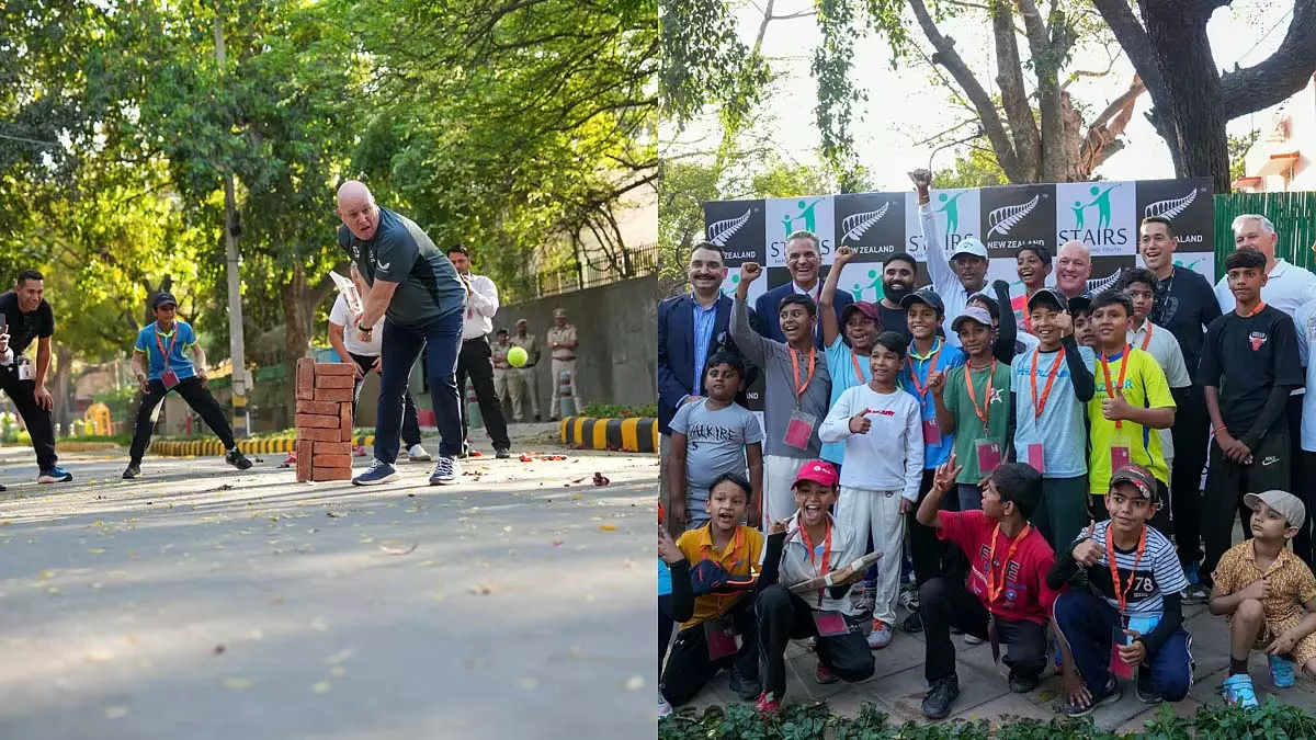 न्यूजीलैंड के पीएम क्रिस्टोफर लक्सन ने दिल्ली में खेला स्ट्रीट क्रिकेट न्यूजीलैंड के पीएम क्रिस्टोफर लक्सन ने दिल्ली में खेला स्ट्रीट क्रिकेट