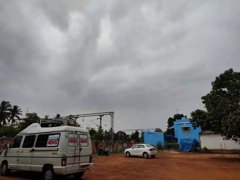 कल Odisha के कई जिलों में आंधी-तूफान आने की संभावना कल Odisha के कई जिलों में आंधी-तूफान आने की संभावना