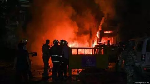 Nagpur Violence Update : पेट्रोल बम से भारी तबाही Nagpur Violence Update : पेट्रोल बम से भारी तबाही