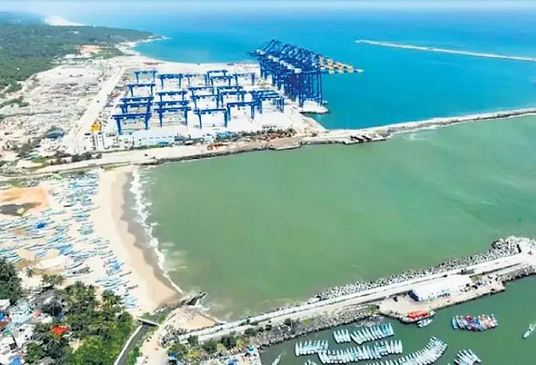 कैबिनेट ने Vizhinjam बंदरगाह के लिए 1,482 करोड़ रुपये की भूमिगत रेल परियोजना को मंजूरी दी कैबिनेट ने Vizhinjam बंदरगाह के लिए 1,482 करोड़ रुपये की भूमिगत रेल परियोजना को मंजूरी दी
