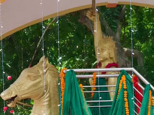 CM विष्णुदेव साय ने वीरांगना रानी अवंती बाई लोधी की पुण्यतिथि पर किया नमन CM विष्णुदेव साय ने वीरांगना रानी अवंती बाई लोधी की पुण्यतिथि पर किया नमन