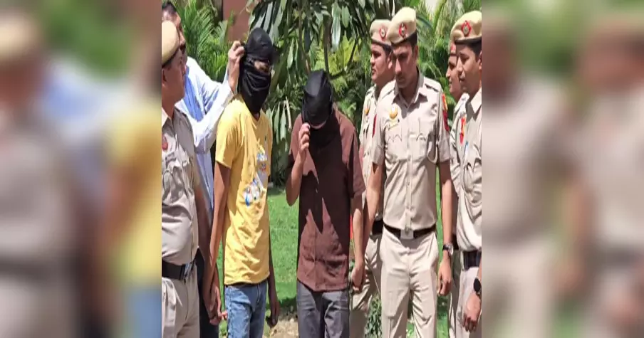 LIVE वीडियो: व्यापारी से 80 लाख रुपये लूटने के मामले में दो आरोपी गिरफ्तार, वारदात में इस्तेमाल हथियार बरामद LIVE वीडियो: व्यापारी से 80 लाख रुपये लूटने के मामले में दो आरोपी गिरफ्तार, वारदात में इस्तेमाल हथियार बरामद