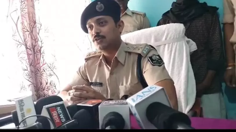 एटीएम फ्रॉड गिरोह का सदस्य गिरफ्तार, 19 ATM कार्ड बरामद एटीएम फ्रॉड गिरोह का सदस्य गिरफ्तार, 19 ATM कार्ड बरामद
