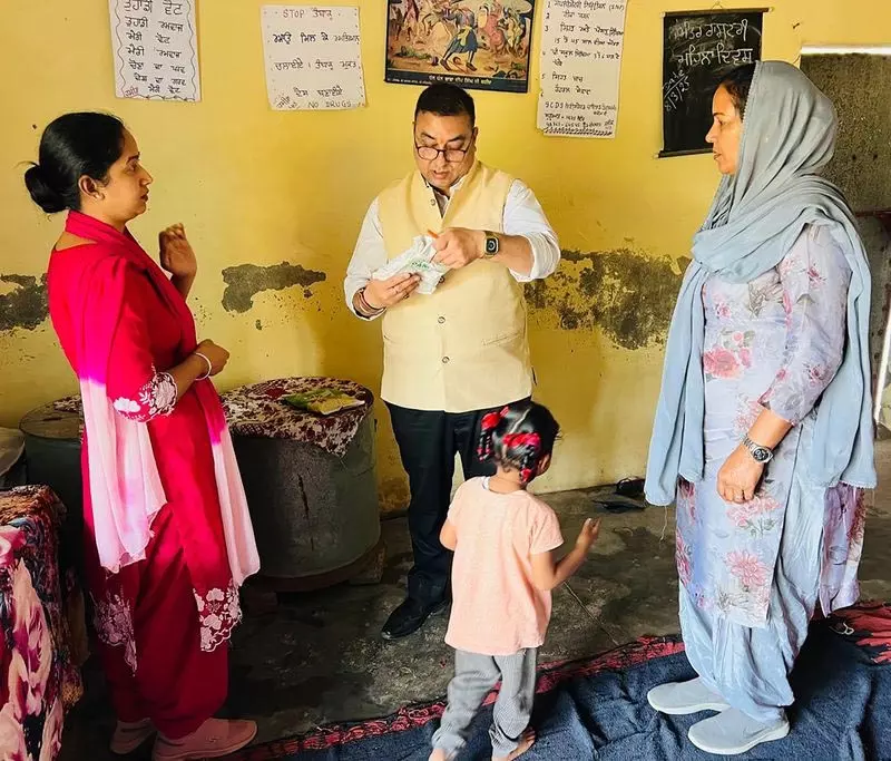 Jalandhar: पैनल सदस्य ने स्कूलों का दौरा किया, मध्याह्न भोजन का निरीक्षण किया Jalandhar: पैनल सदस्य ने स्कूलों का दौरा किया, मध्याह्न भोजन का निरीक्षण किया