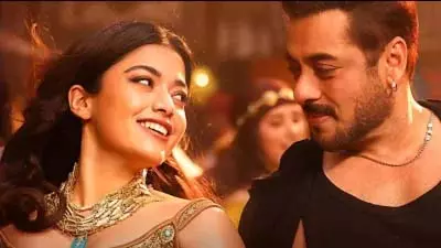 bollywood News : बॉलीवुड में उम्र का ये कैसा फासला bollywood News : बॉलीवुड में उम्र का ये कैसा फासला