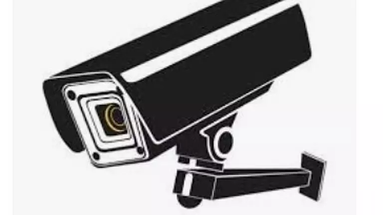 उच्च न्यायालय ने गोवा में संगीत बजाने वाले प्रतिष्ठानों के लिए अनिवार्य CCTV लगाने का प्रस्ताव रखा उच्च न्यायालय ने गोवा में संगीत बजाने वाले प्रतिष्ठानों के लिए अनिवार्य CCTV लगाने का प्रस्ताव रखा