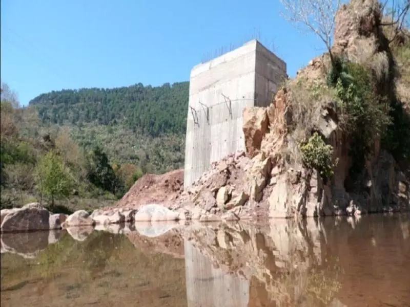 Ramnagar गांव के निवासी चैपल नाला पुल के निर्माण कार्य की धीमी गति से नाराज Ramnagar गांव के निवासी चैपल नाला पुल के निर्माण कार्य की धीमी गति से नाराज