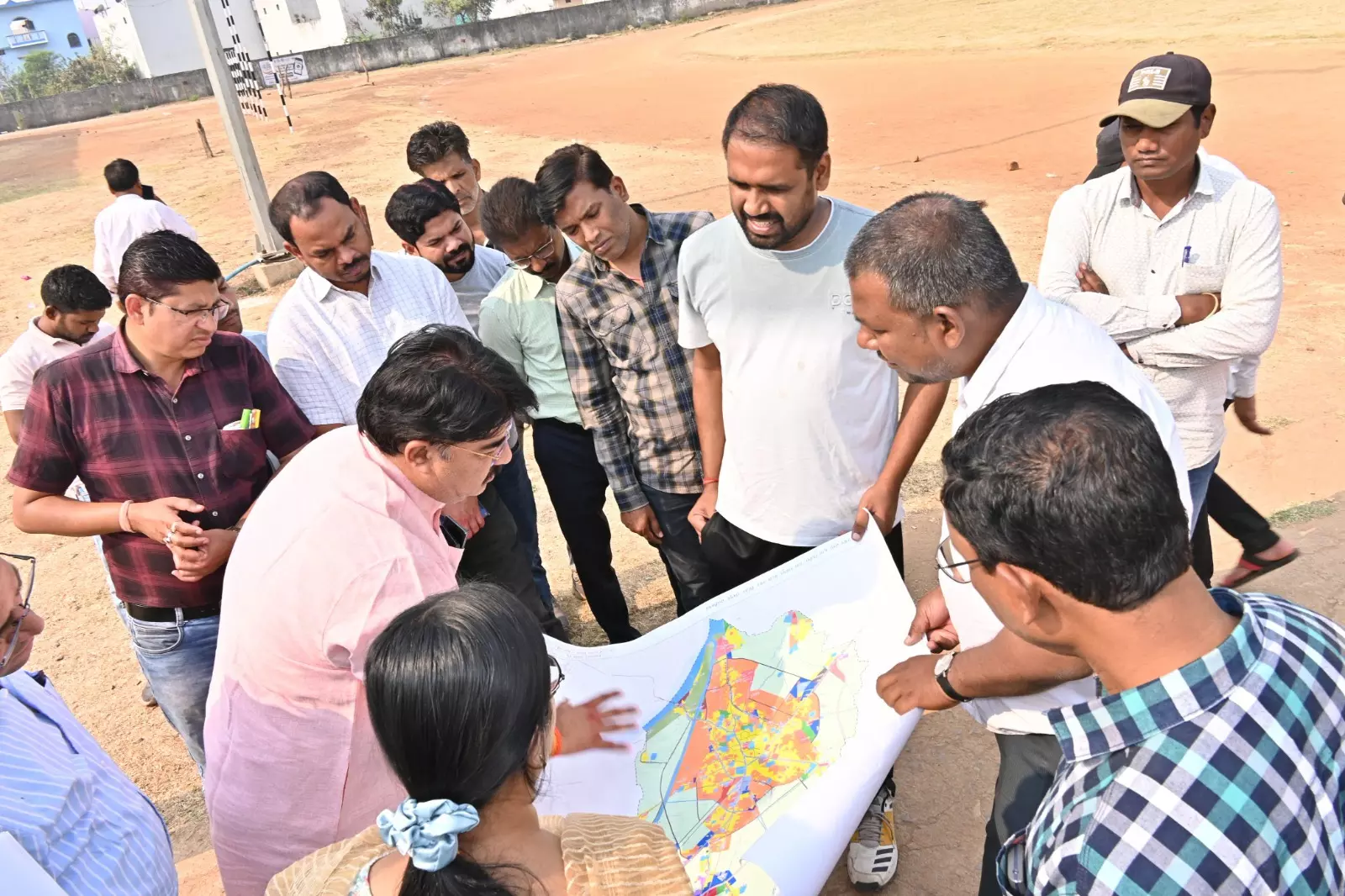 धमतरी : मुख्यमार्ग सड़क चौड़ीकरण का जायजा, अतिक्रमण हटाने के दिये निर्देश धमतरी : मुख्यमार्ग सड़क चौड़ीकरण का जायजा, अतिक्रमण हटाने के दिये निर्देश