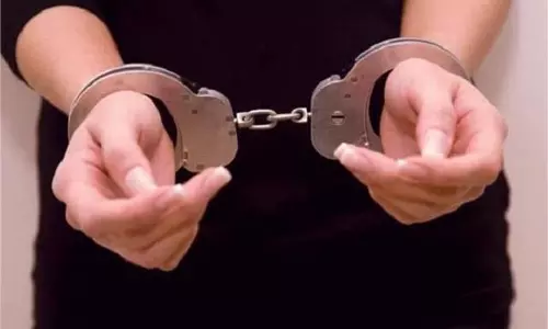 Jammu-Kashmir: माता वैष्णो देवी के मंदिर में लोडेड पिस्तौल लेकर घुसी महिला, मचा हड़कंप