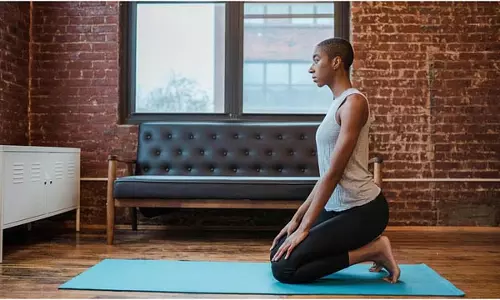 Yoga Tips: अगर दिनभर गैस और डकार से रहते हैं परेशान, तो करें इन योगासनों का अभ्यास