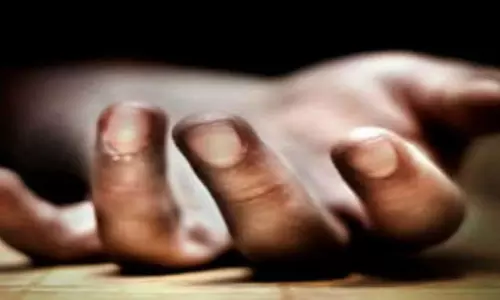 Up News:आम का गुद्धा  गिरने से दो बाइक सवार घायल, एक की मौत