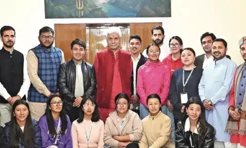 एलजी सिन्हा ने लद्दाख से आए युवा प्रतिनिधिमंडल से बातचीत की