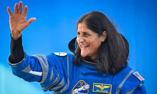 9 महीने बाद घर लौटीं Sunita Williams 9 महीने बाद घर लौटीं Sunita Williams
