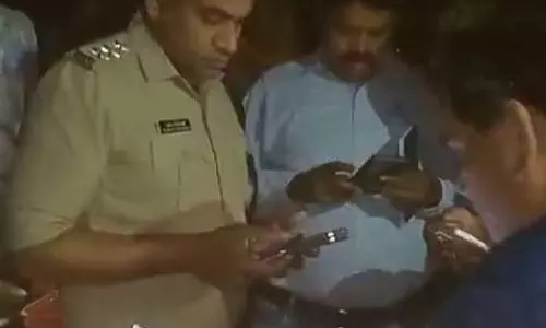 नाव बांध में पलटी