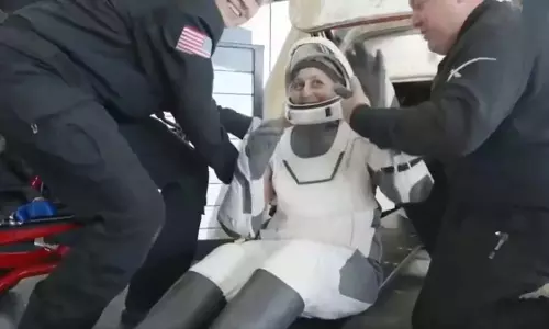 मुस्कान के साथ लौटीं Sunita Williams गांव में जश्न का माहौल मुस्कान के साथ लौटीं Sunita Williams गांव में जश्न का माहौल