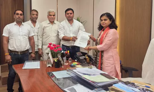 सेक्टर-117 में प्रस्तावित डंपिंग यार्ड के विरोध में निवासियों का प्रदर्शन सेक्टर-117 में प्रस्तावित डंपिंग यार्ड के विरोध में निवासियों का प्रदर्शन
