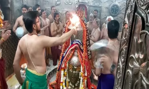Ujjain: रंग पंचमी पर महाकालेश्वर मंदिर में भस्म आरती की गई
