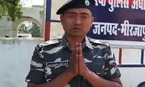 Up News: दबंग ने एसएसबी जवान के घर पर किया कब्ज़ा, रोते हुए अफसरों से बोला- वर्दी में ही कर लूंगा आत्महत्या Up News: दबंग ने एसएसबी जवान के घर पर किया कब्ज़ा, रोते हुए अफसरों से बोला- वर्दी में ही कर लूंगा आत्महत्या
