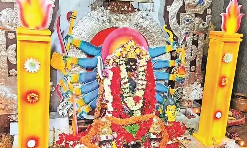 Odisha: शक्तिपीठ पर भक्तों की भारी भीड़ उमड़ी Odisha: शक्तिपीठ पर भक्तों की भारी भीड़ उमड़ी