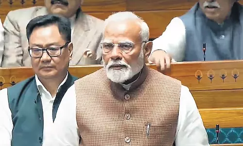 Delhi: मोदी के महाकुंभ वाले बयान पर हंगामा Delhi: मोदी के महाकुंभ वाले बयान पर हंगामा