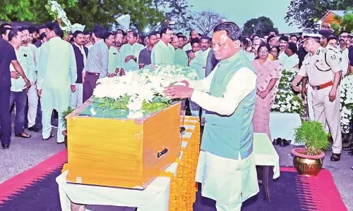Odisha: राजकीय सम्मान के साथ देवेंद्र प्रधान का अंतिम संस्कार