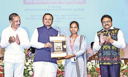 सरकारी विभागों में नियुक्त लोगों को जिम्मेदारी से अपने कर्तव्यों का पालन करना चाहिए  : CM Majhi