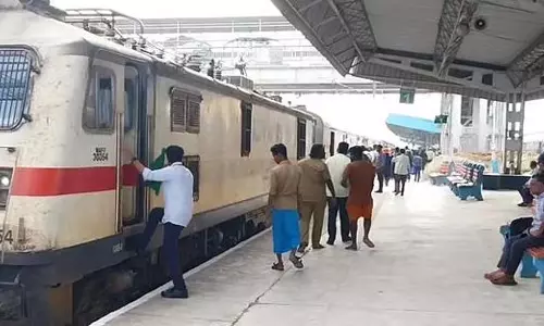 अरक्कोणम रेलवे स्टेशन को चौथा टर्मिनल बनाया जाना चाहिए: जगद्राक्षगन ने लोकसभा में जोर दिया अरक्कोणम रेलवे स्टेशन को चौथा टर्मिनल बनाया जाना चाहिए: जगद्राक्षगन ने लोकसभा में जोर दिया