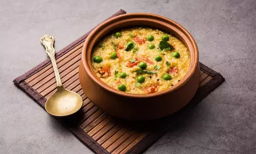 Vegetable Daliya: डिनर में बनाएं वेजिटेबल दलिया जैसा कुछ हल्का Vegetable Daliya: डिनर में बनाएं वेजिटेबल दलिया जैसा कुछ हल्का