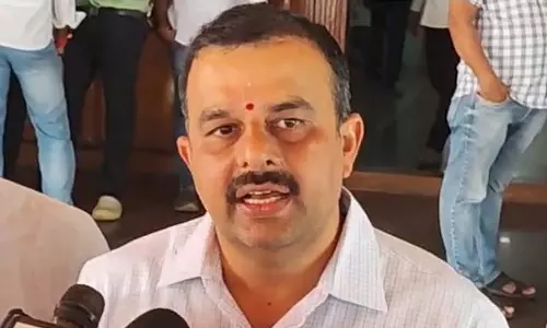 जमीर को पढ़ाने वाले गुरु कौन थे?: V. Sunil Kumar जमीर को पढ़ाने वाले गुरु कौन थे?: V. Sunil Kumar