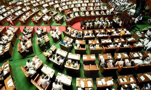 Karnataka Assembly: कांग्रेस वक्फ विधेयक के खिलाफ प्रस्ताव लाएगी Karnataka Assembly: कांग्रेस वक्फ विधेयक के खिलाफ प्रस्ताव लाएगी