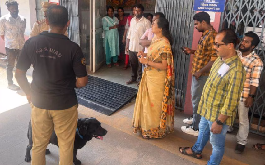 Pathanamthitta कलेक्ट्रेट में बम की धमकी अधिकारियों ने निरीक्षण शुरू