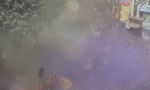 Indore में कड़ी सुरक्षा के बीच रंग पंचमी उत्सव शुरू हुआ Indore में कड़ी सुरक्षा के बीच रंग पंचमी उत्सव शुरू हुआ