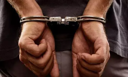 Haryana : डबवाली के व्यक्ति को ब्लैकमेल करने के आरोप में एक व्यक्ति गिरफ्तार Haryana : डबवाली के व्यक्ति को ब्लैकमेल करने के आरोप में एक व्यक्ति गिरफ्तार
