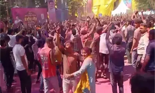 Indore: कड़ी सुरक्षा के बीच रंग पंचमी उत्सव शुरू, सैकड़ों लोग हुए शामिल