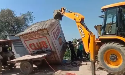 Haryana : कुरुक्षेत्र में सरस्वती नदी के किनारे स्थित सात मीट की दुकानें हटाई गईं