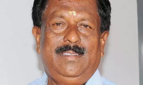पुरुषों को दो बोतल शराब मुफ्त देने की गारंटी: JDS MLA पुरुषों को दो बोतल शराब मुफ्त देने की गारंटी: JDS MLA