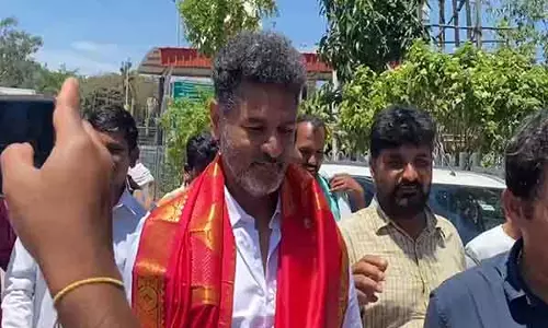 Prabhu Deva ने तिरुमाला मंदिर में दर्शन किए, पुजारियों से आशीर्वाद लिया Prabhu Deva ने तिरुमाला मंदिर में दर्शन किए, पुजारियों से आशीर्वाद लिया