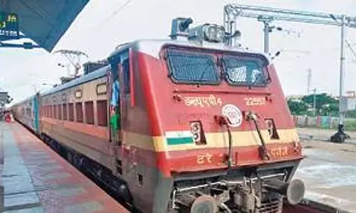 पर्यावरणीय स्थिरता की ओर बढ़ते हुए: भारतीय रेलवे ने पिछले 10 वर्षों में 600 करोड़ लीटर डीजल बचाया पर्यावरणीय स्थिरता की ओर बढ़ते हुए: भारतीय रेलवे ने पिछले 10 वर्षों में 600 करोड़ लीटर डीजल बचाया