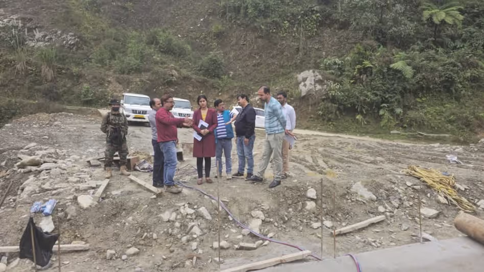 Arunachal : कुरुंग कुमे डीसी ने चीन सीमा के पास एनएच-713 का निरीक्षण किया
