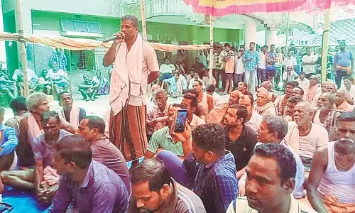 ओडिशा में JSW परिसर से स्कूल को स्थानांतरित करने के लिए ग्राम सभा ओडिशा में JSW परिसर से स्कूल को स्थानांतरित करने के लिए ग्राम सभा