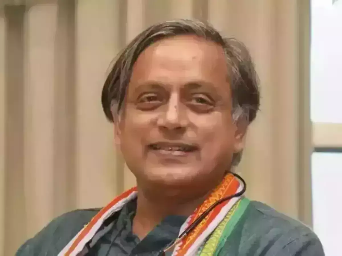 थरूर ने माना कि मोदी के रुख से भारत का प्रभाव मजबूत हुआ थरूर ने माना कि मोदी के रुख से भारत का प्रभाव मजबूत हुआ