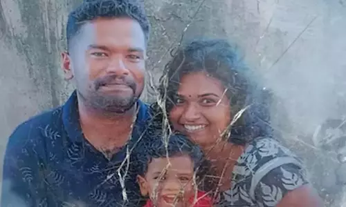 Kerala: माता-पिता ने अपने ढाई साल के बच्चे का गला रेतकर आत्महत्या कर ली Kerala: माता-पिता ने अपने ढाई साल के बच्चे का गला रेतकर आत्महत्या कर ली