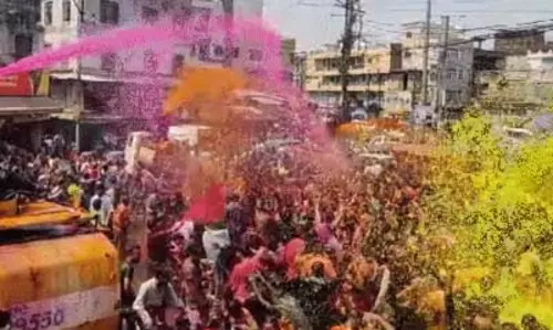 Rangpanchami 2025 : रंगपंचमी की धूम : गीत-संगीत में झूमे नेता कार्यकर्ता Rangpanchami 2025 : रंगपंचमी की धूम : गीत-संगीत में झूमे नेता कार्यकर्ता