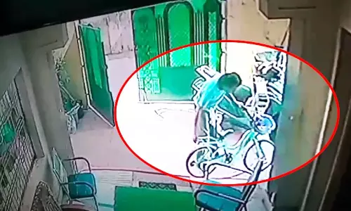 महापौर यहां साईकिल चोरी, वीडियो वायरल