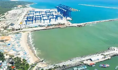 कैबिनेट ने Vizhinjam बंदरगाह के लिए 1,482 करोड़ रुपये की भूमिगत रेल परियोजना को मंजूरी दी कैबिनेट ने Vizhinjam बंदरगाह के लिए 1,482 करोड़ रुपये की भूमिगत रेल परियोजना को मंजूरी दी
