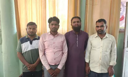 डॉक्टर-स्वास्थ्य कर्मचारियों को ब्लैकमेल करने वाले कथित पत्रकार अरेस्ट, न्यूज़ पोर्टल संचालक भी गिरफ्त में डॉक्टर-स्वास्थ्य कर्मचारियों को ब्लैकमेल करने वाले कथित पत्रकार अरेस्ट, न्यूज़ पोर्टल संचालक भी गिरफ्त में